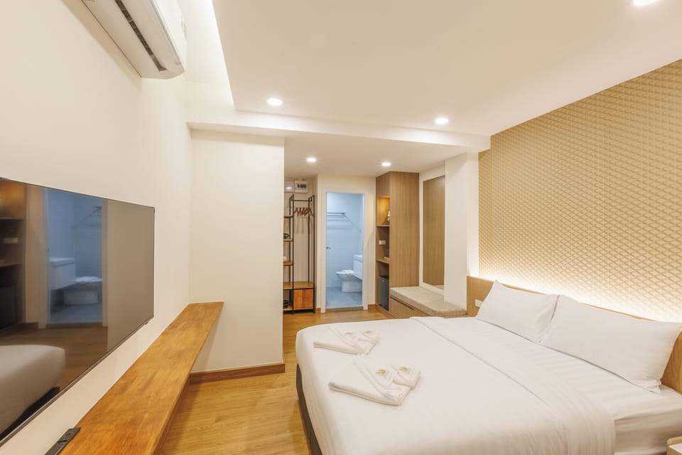 Premier Double or Twin Room | Desk, blackout drapes, soundproofing, free WiFi