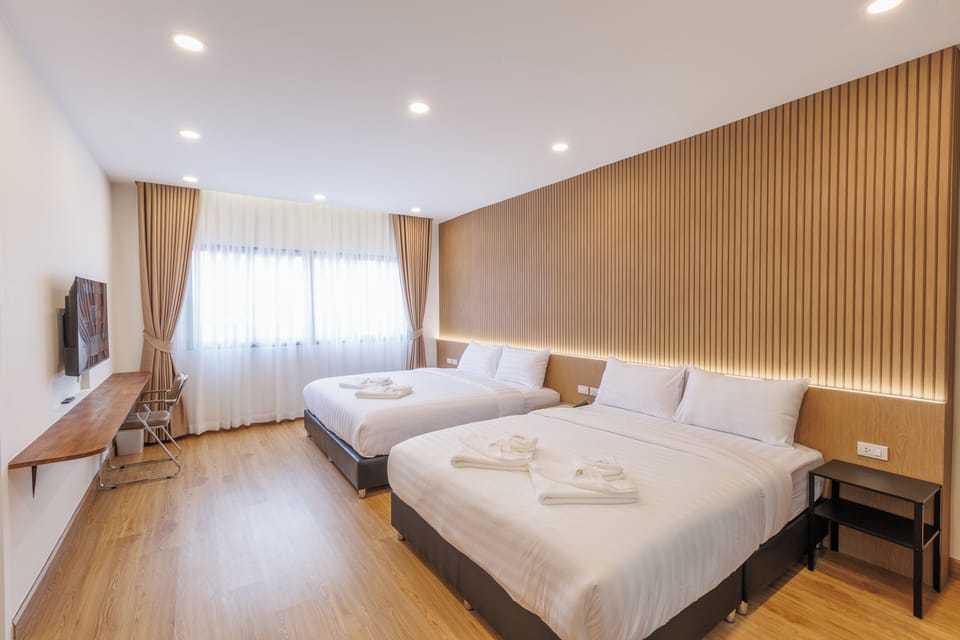 Family Double or Twin Room | Desk, blackout drapes, soundproofing, free WiFi