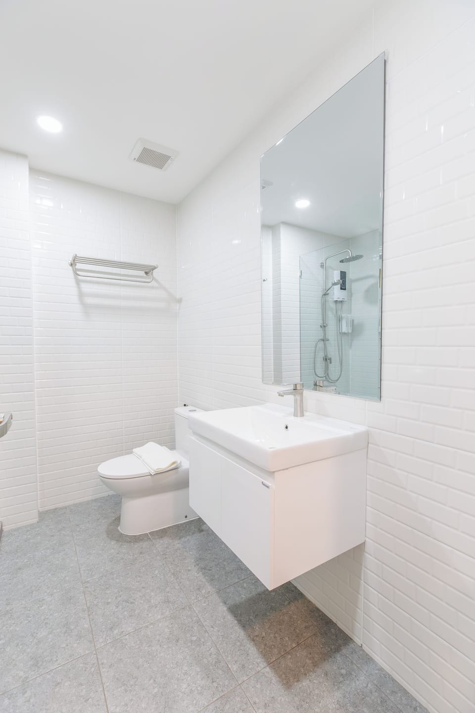 Shower, free toiletries, hair dryer, bathrobes