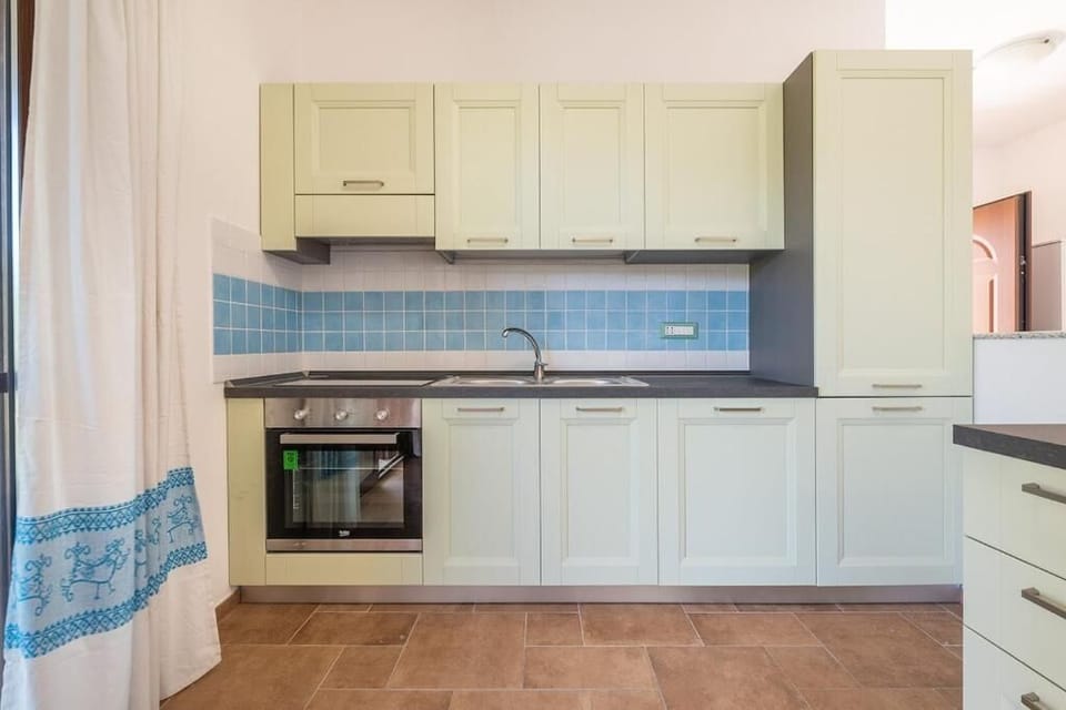 Apartment, Patio, Garden View | Private kitchen | Fridge, oven, stovetop, dishwasher