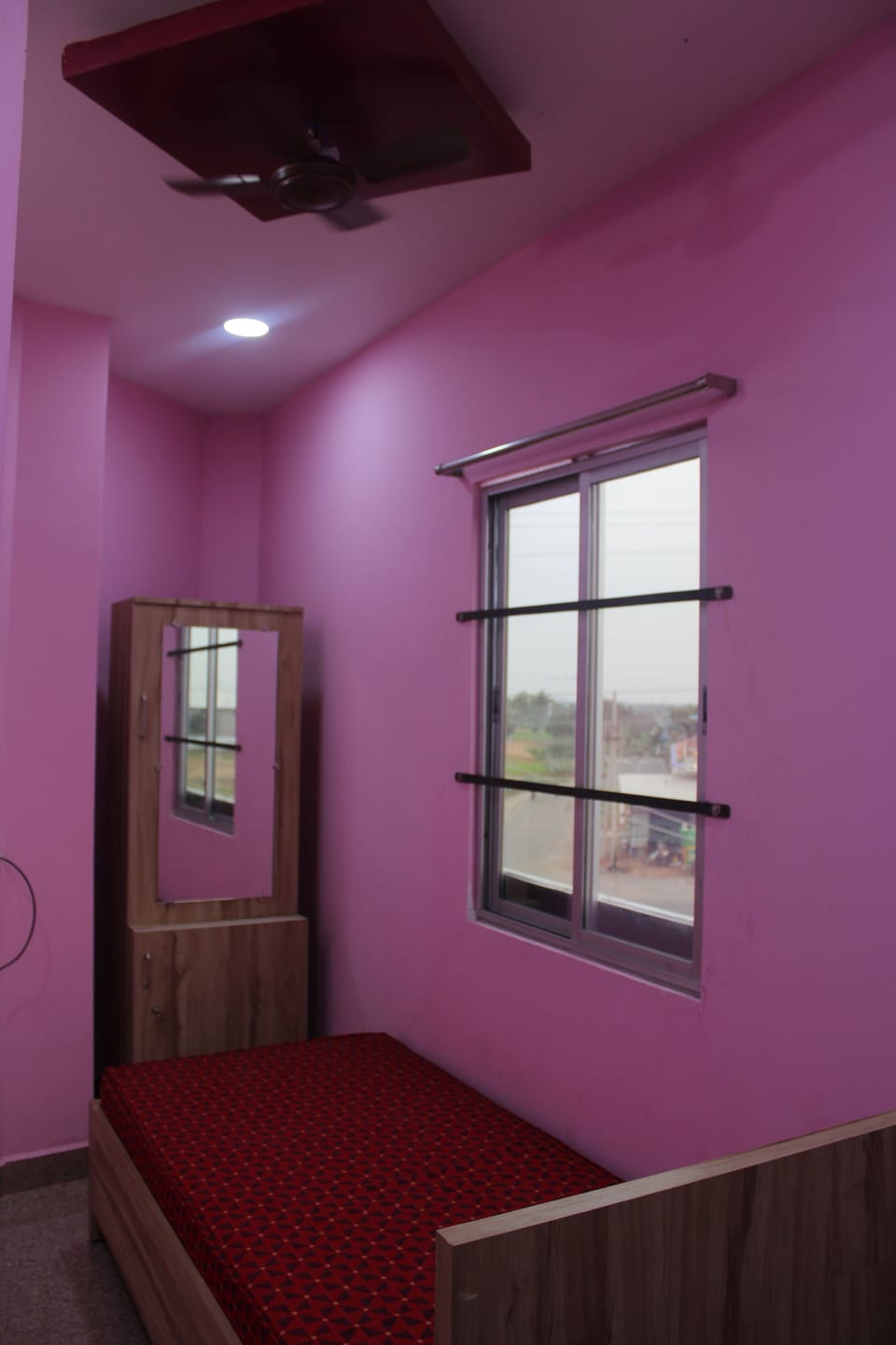 Basic Single Room | In-room safe, free WiFi