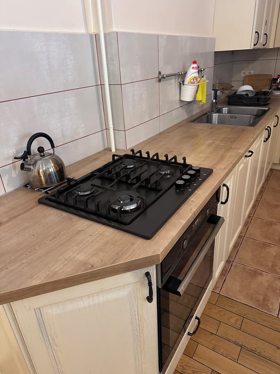 Private kitchen | Stovetop, cookware/dishes/utensils