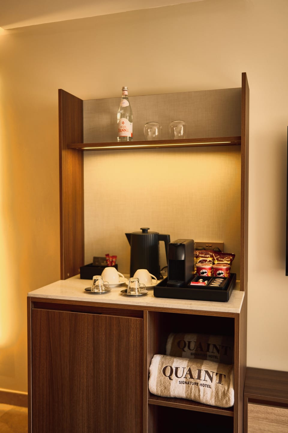Comfort Double Room | Minibar, in-room safe, desk, blackout drapes