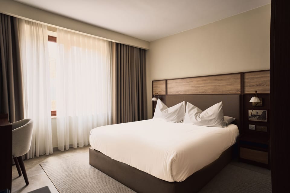 Comfort Double Room | Minibar, in-room safe, desk, blackout drapes