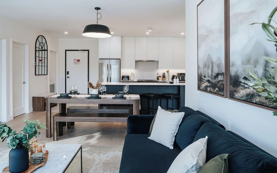 Powder Point Suite - Kitchen & Dining Room