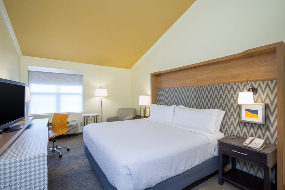 Hypo-allergenic bedding available, in-room safe, blackout drapes