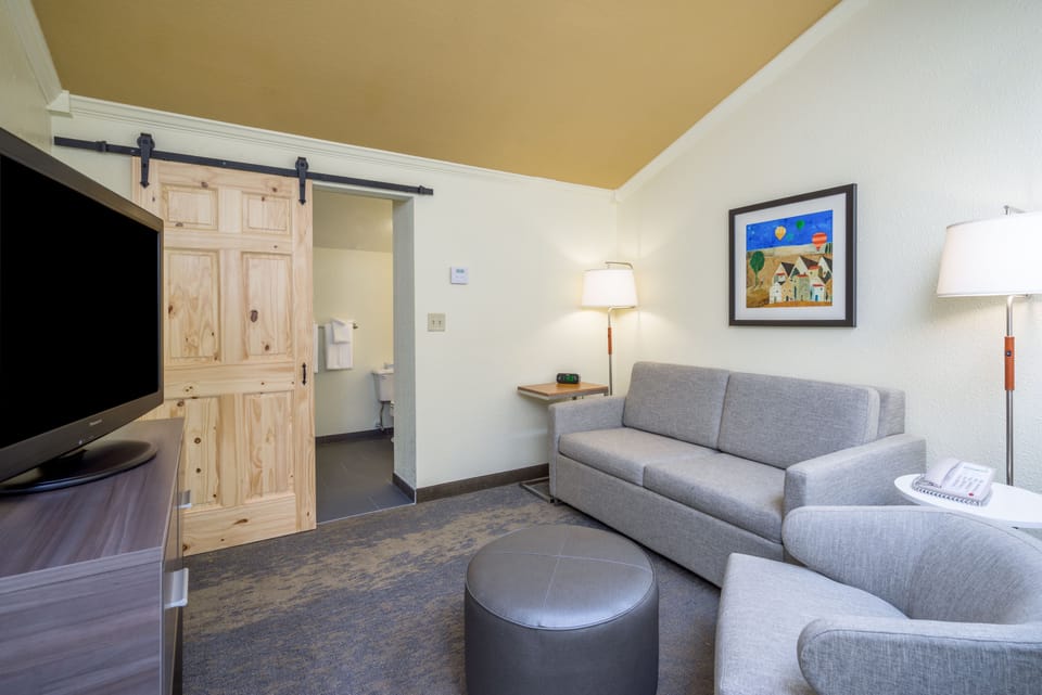 Suite, 1 Bedroom, Balcony | Hypo-allergenic bedding available, in-room safe, blackout drapes