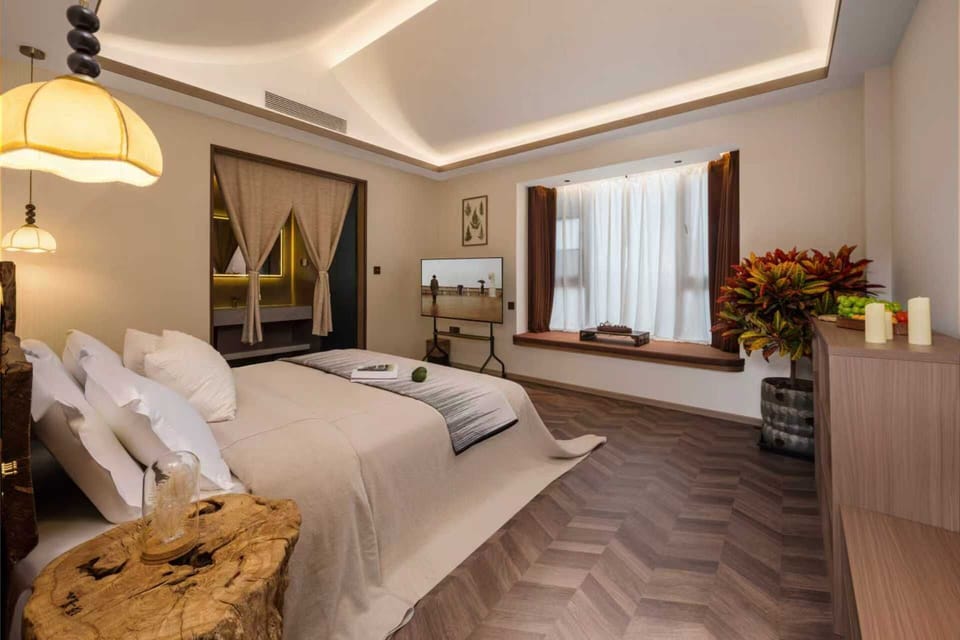 Deluxe Double Room, Private Bathroom, Mountain View | Desk, laptop workspace, blackout drapes, soundproofing