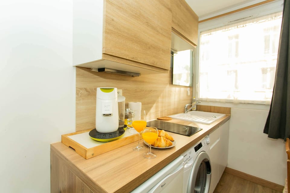 The kitchen is fully equipped to prepare a simple meal