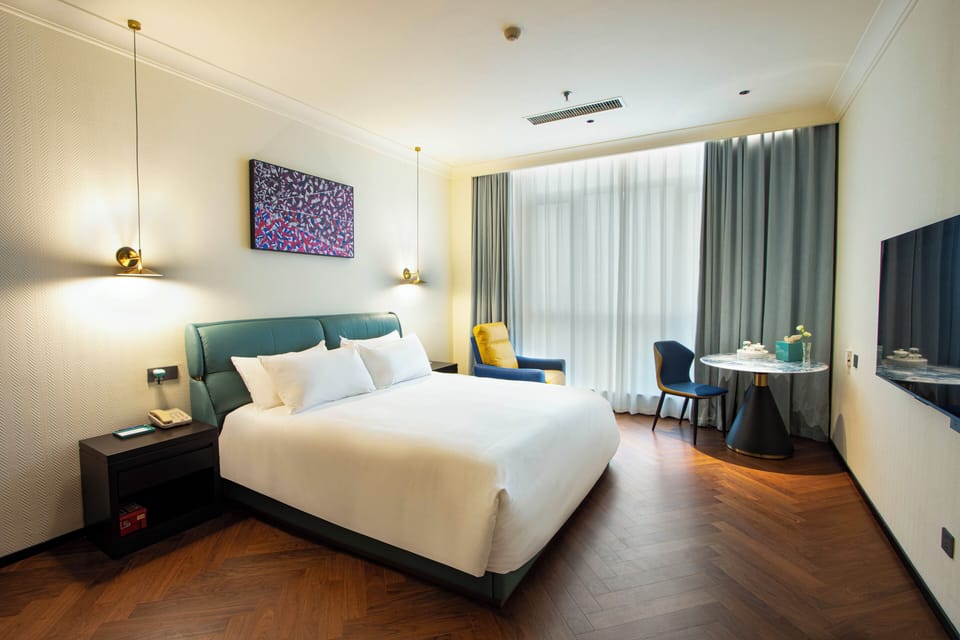 Comfort Single Room, 1 King Bed, Private Bathroom, City View | Down comforters, laptop workspace, blackout drapes, iron/ironing board