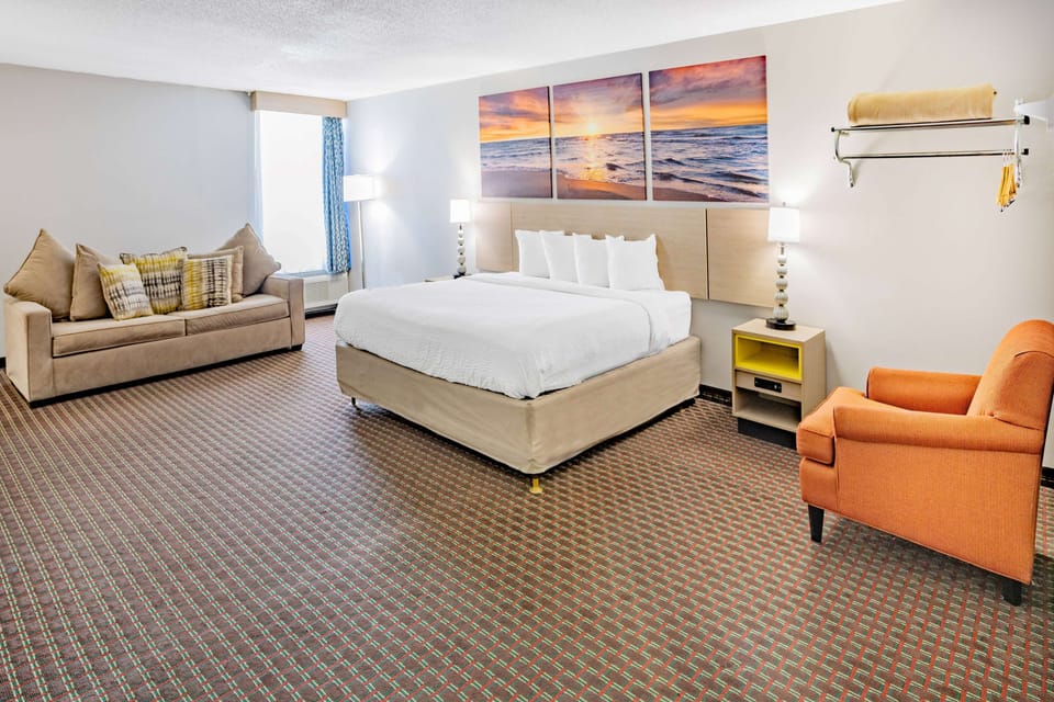 Studio Suite, 1 King Bed, Non Smoking | Desk, blackout drapes, iron/ironing board, free cribs/infant beds
