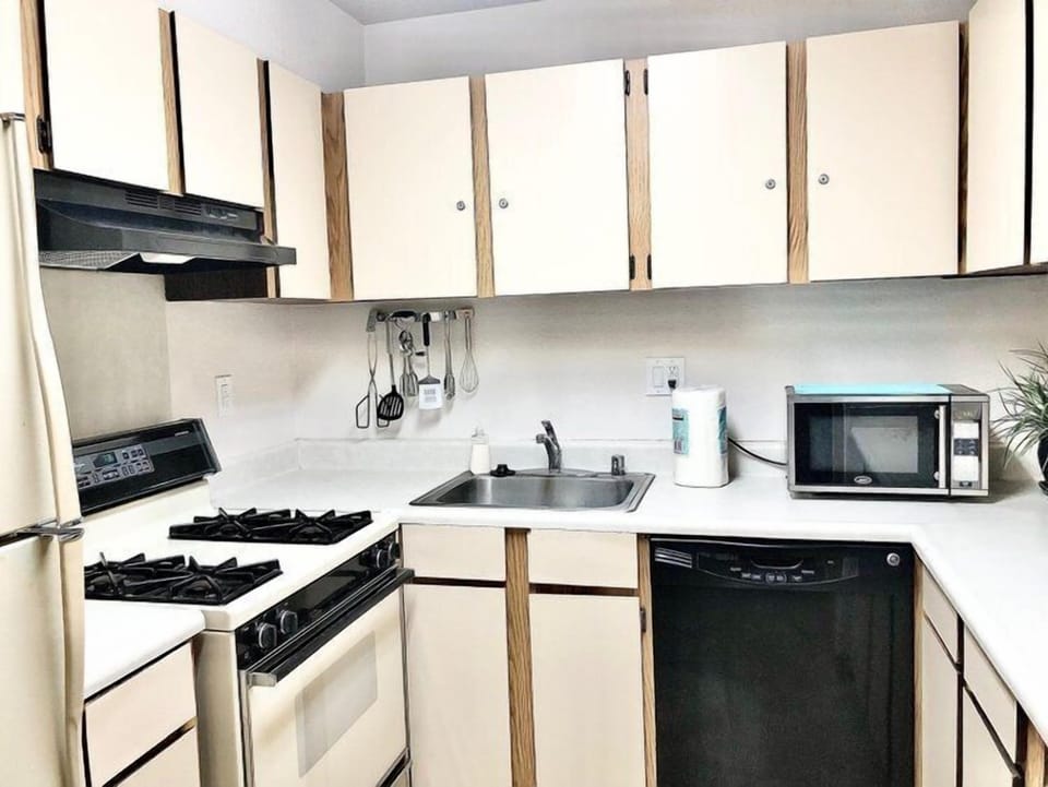 Quaint, well-stocked kitchen.