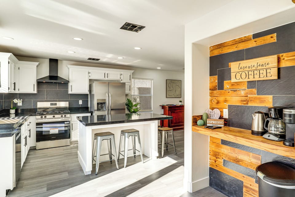 House (5 Bedrooms) | Interior