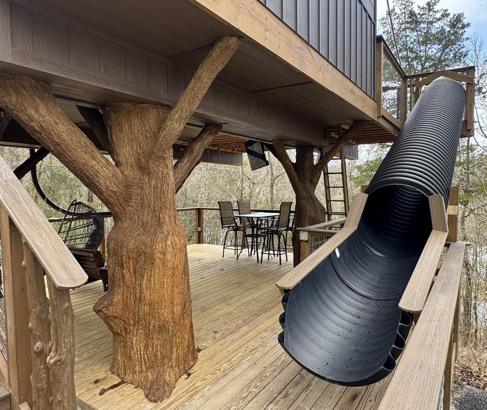 20-FOOT SLIDE - OWL ALWAYS LOVE YOU TREEHOUSE - SLEEPS 6 - WOODED VIEW