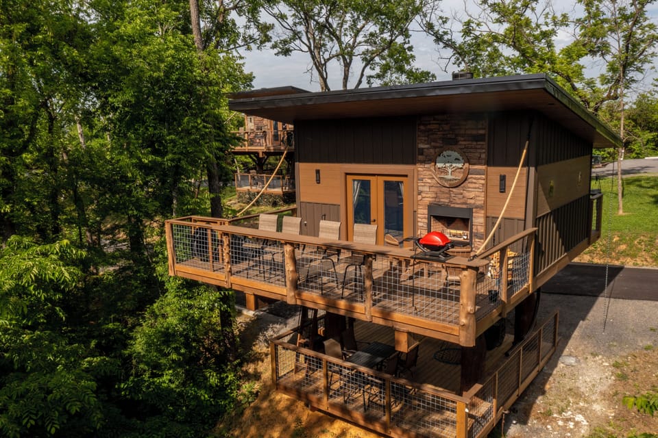 OWL ALWAYS LOVE YOU TREE FORT TREEHOUSE - SLEEPS 6 - WOODED VIEW - SANCTUARY TREEHOUSE RESORT