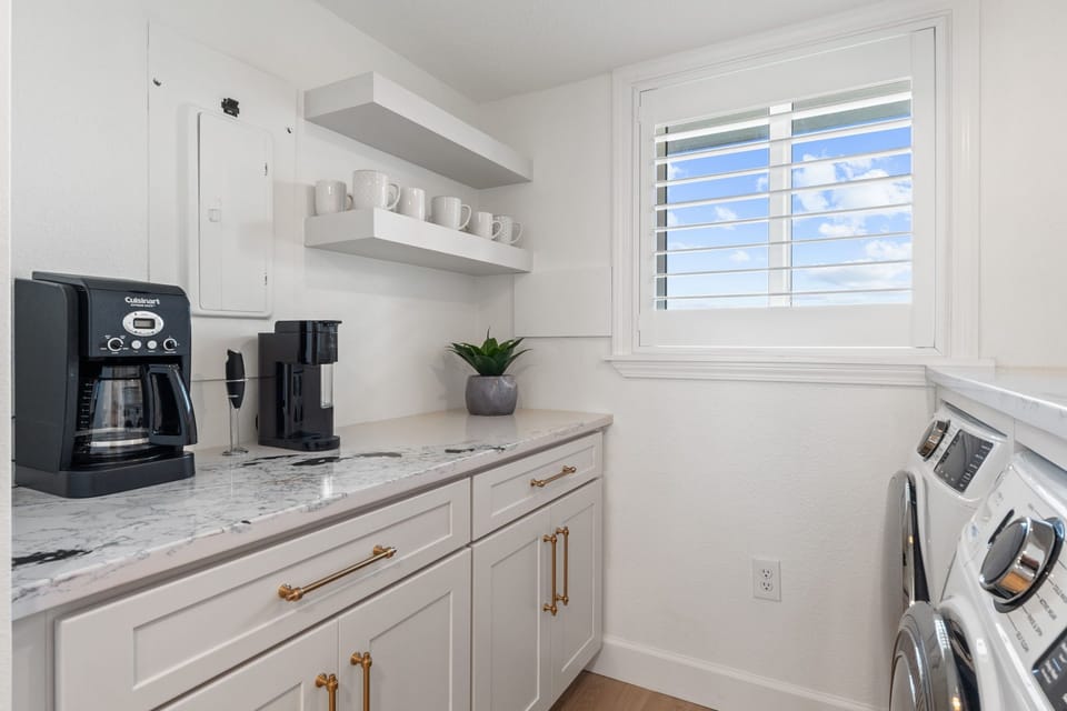 Coffee bar and laundry area - A dedicated coffee bar makes mornings easy, while the nearby laundry area adds extra convenience for longer stays.