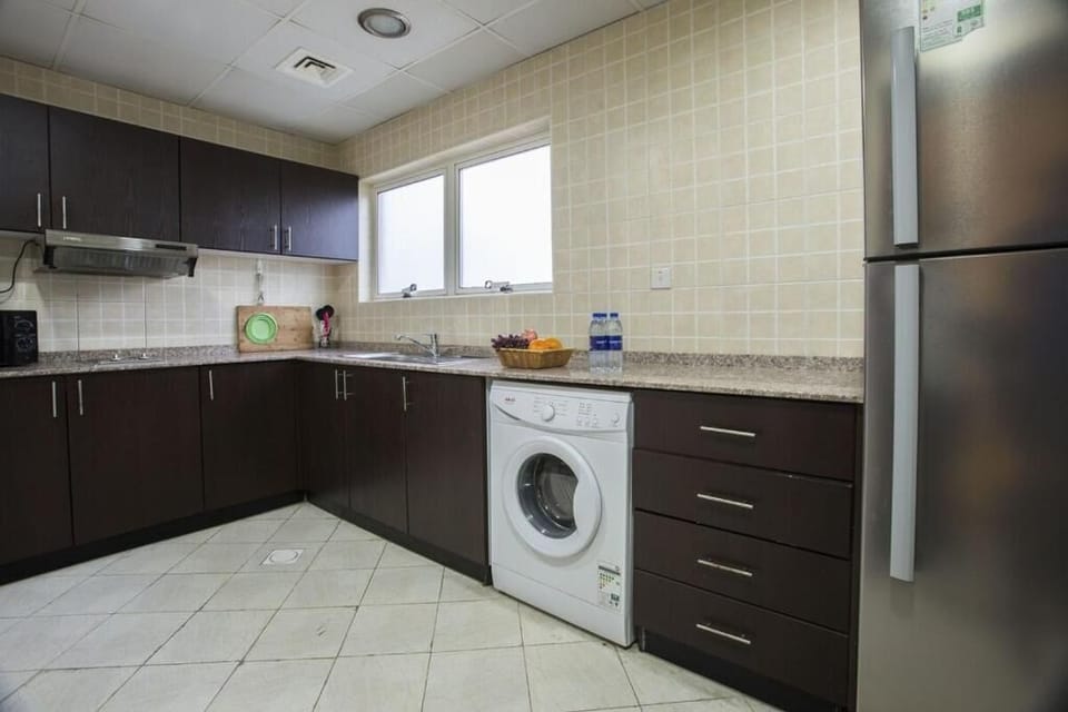 Fridge, microwave, stovetop
