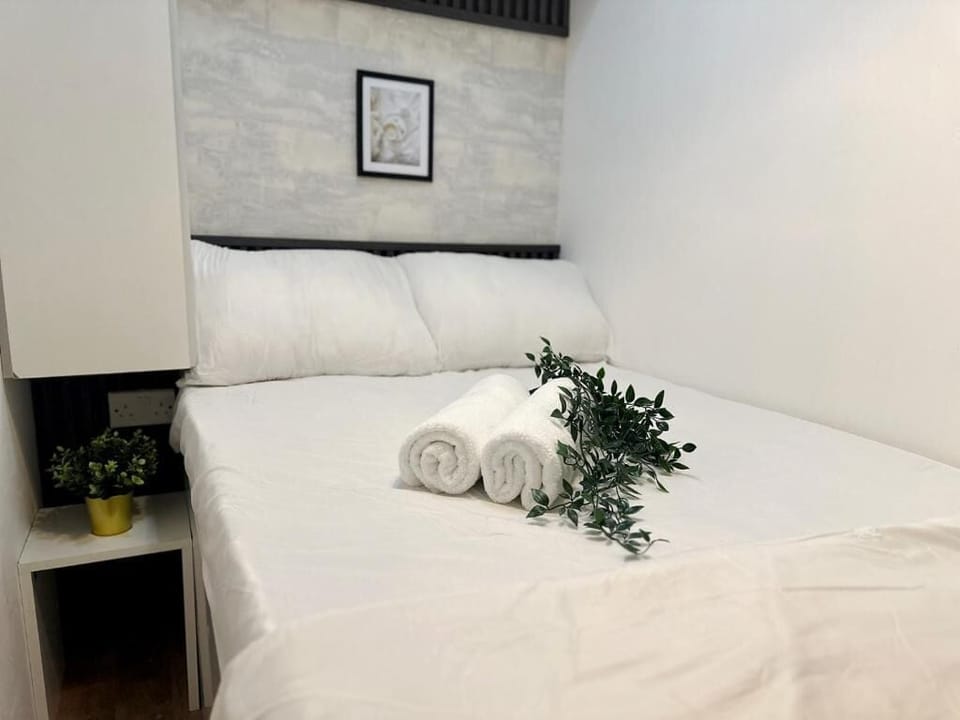 Desk, laptop workspace, iron/ironing board, free WiFi