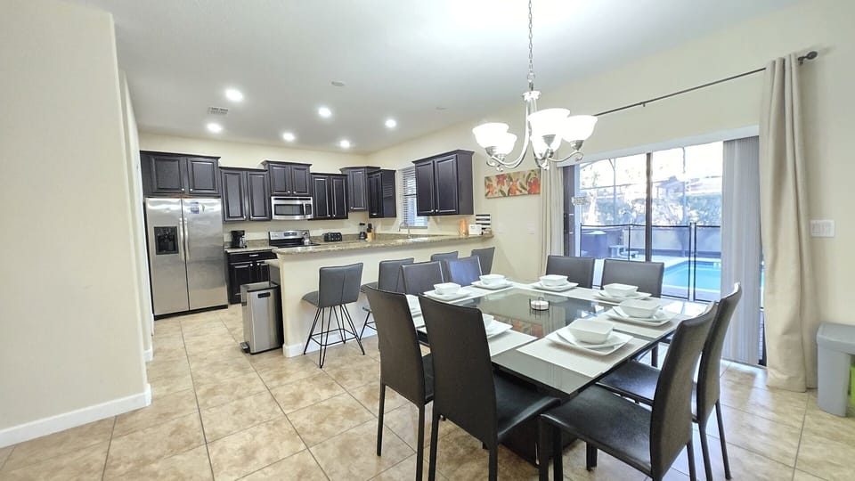 House, 6 Bedrooms | Dining