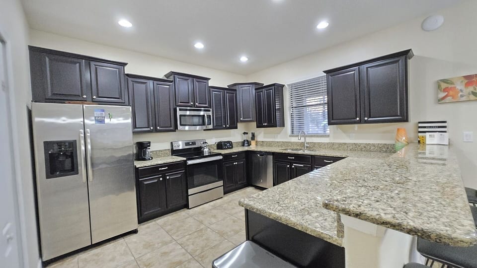 House, 6 Bedrooms | Private kitchen | Coffee/tea maker, fridge, oven, toaster