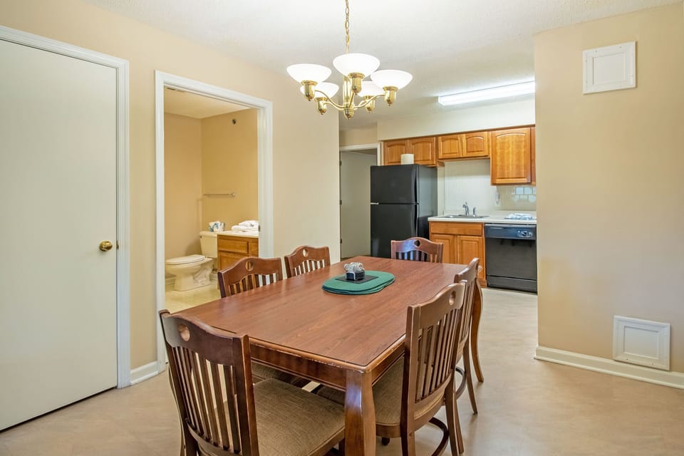 Dining area with seating for 6