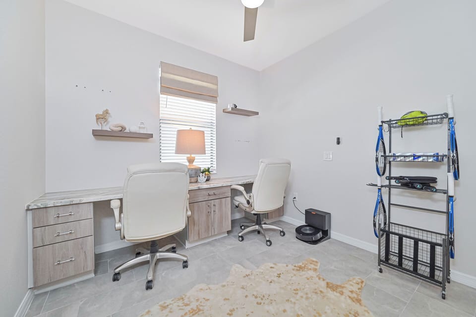 Tropical Escape - Office with two work stations and pickleball equipment