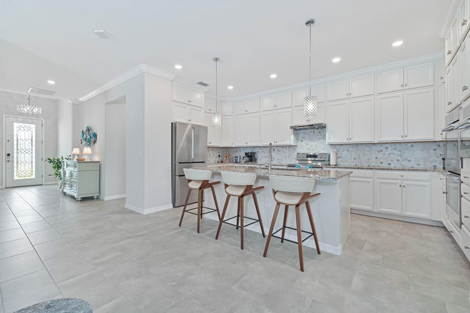 Tropical Escape - Fully equipped kitchen with island seating.