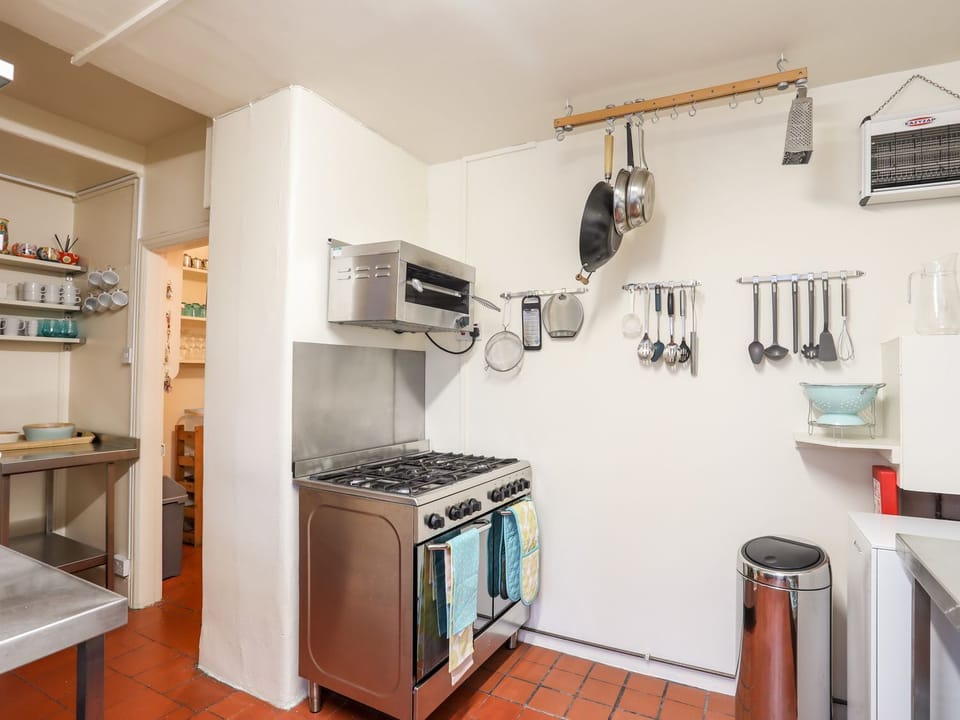 Dishwasher, cookware/dishes/utensils