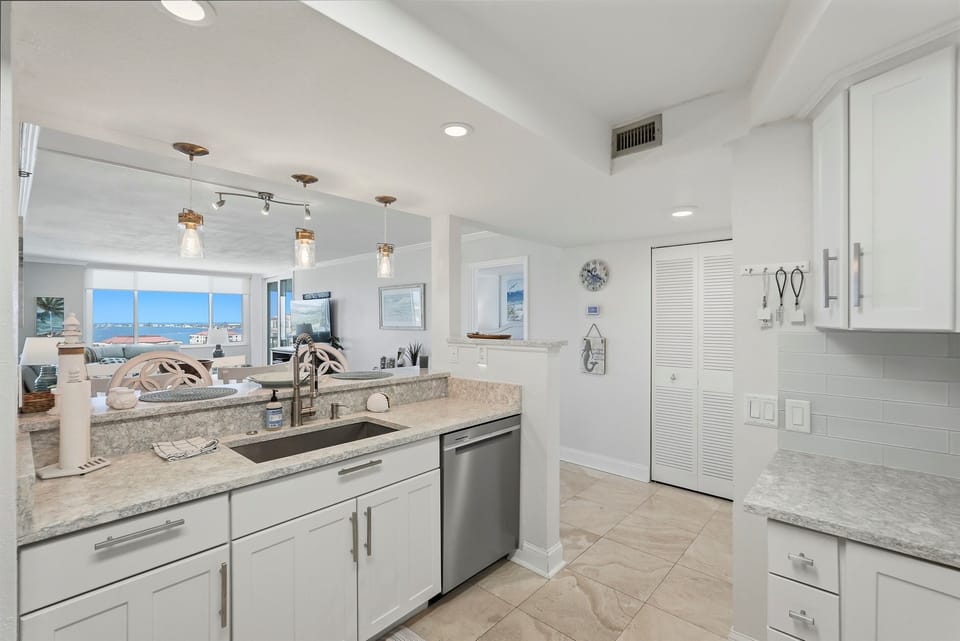 Fully equipped and modern designed, the kitchen features modern appliances and ample counter space—making meal prep easy whether you’re brewing morning coffee or cooking up fresh local seafood.
