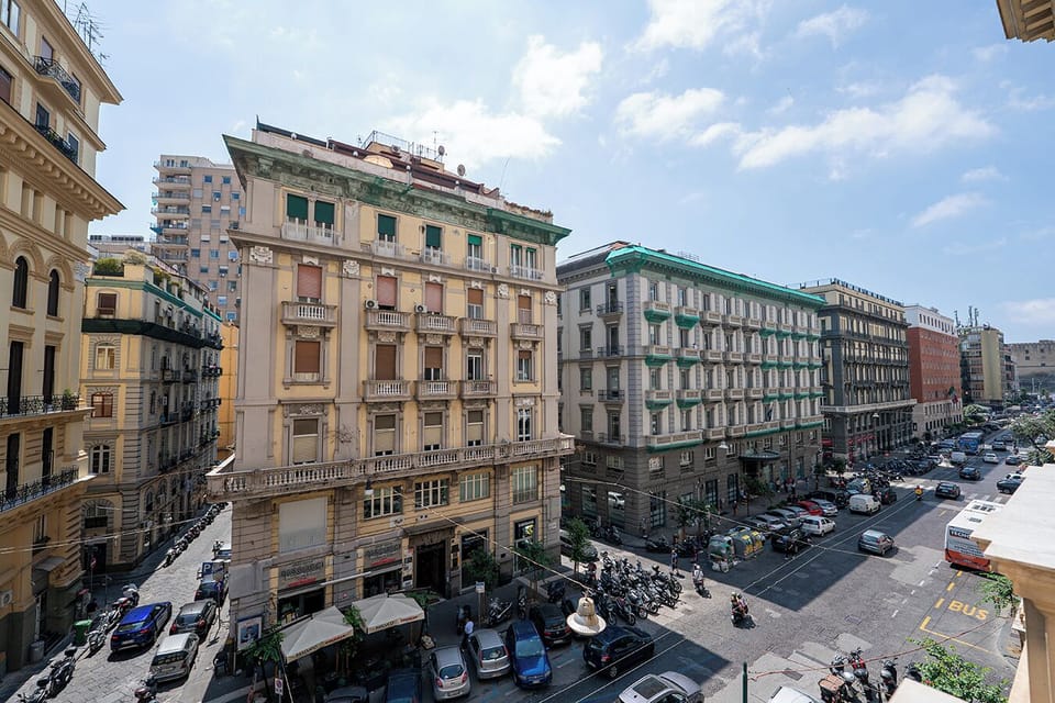 Camera Deluxe edificio separato P.zza Bovio | View from room