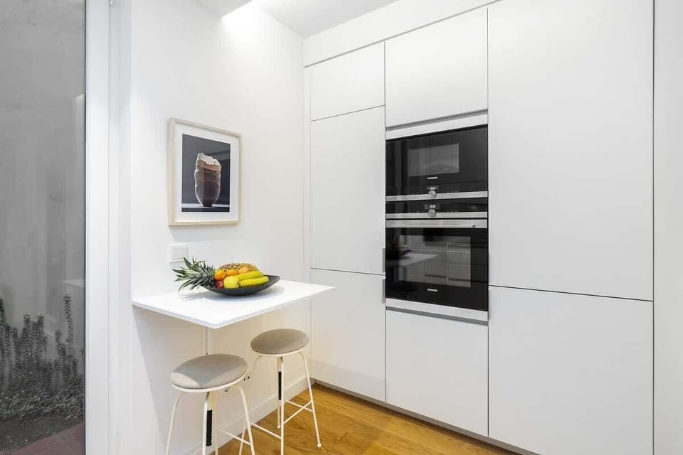 This high table is foldable. It is quite good to have your food. 
Home appliances are SIEMENS for high quality cooking.  