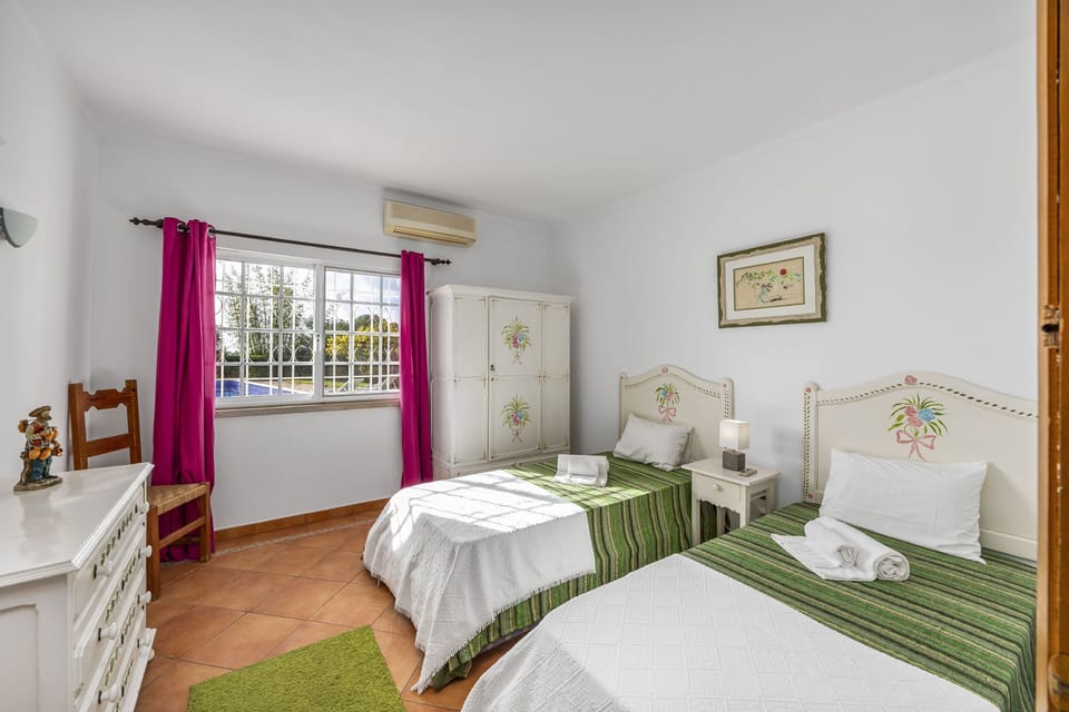 Muxima in Quelfes With 3 Bedrooms and 2 Bathrooms Villa in Moncarapacho