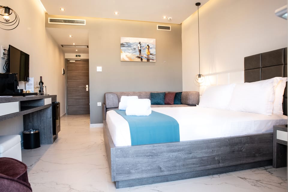 Egyptian cotton sheets, premium bedding, minibar, in-room safe
