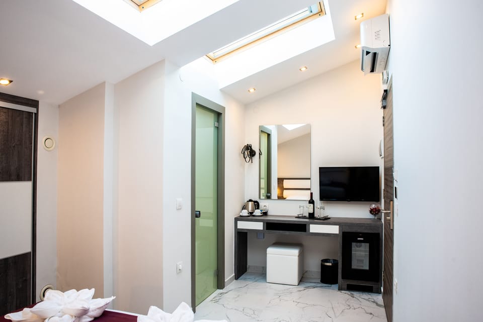 Double Attic Room, No Balcony | Egyptian cotton sheets, premium bedding, minibar, in-room safe