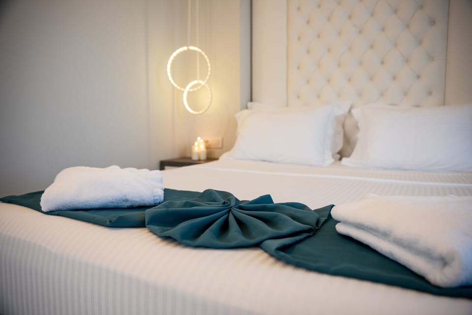 Deluxe Studio Suite, Multiple Beds | Egyptian cotton sheets, premium bedding, minibar, in-room safe
