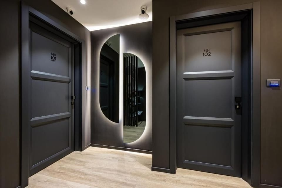 Deluxe Double Room, Balcony, Courtyard View 102 | In-room safe, laptop workspace, blackout drapes, soundproofing