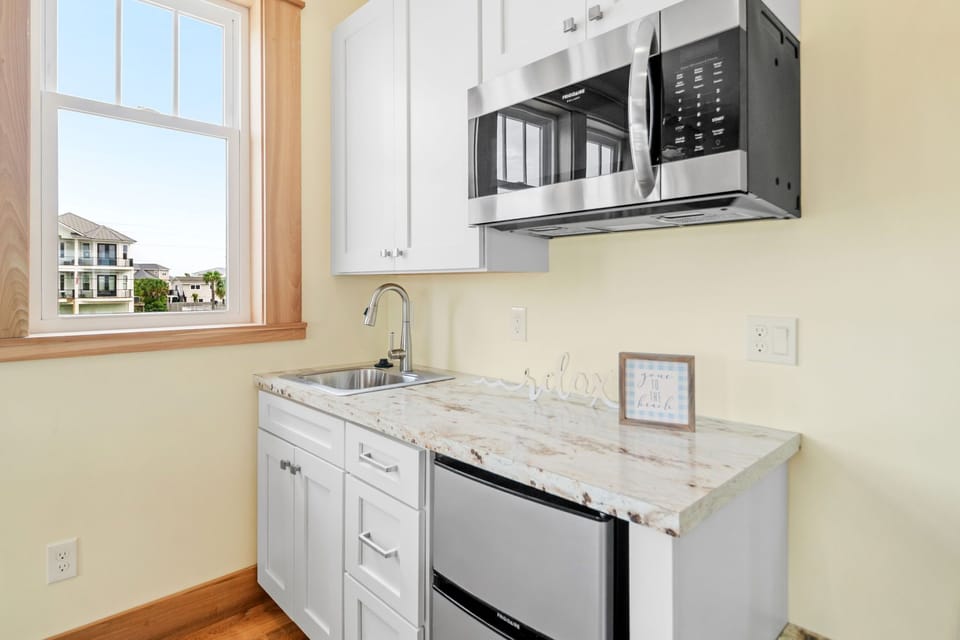 Casa de Madera Pensacola Beach-   First Level Kitchenette