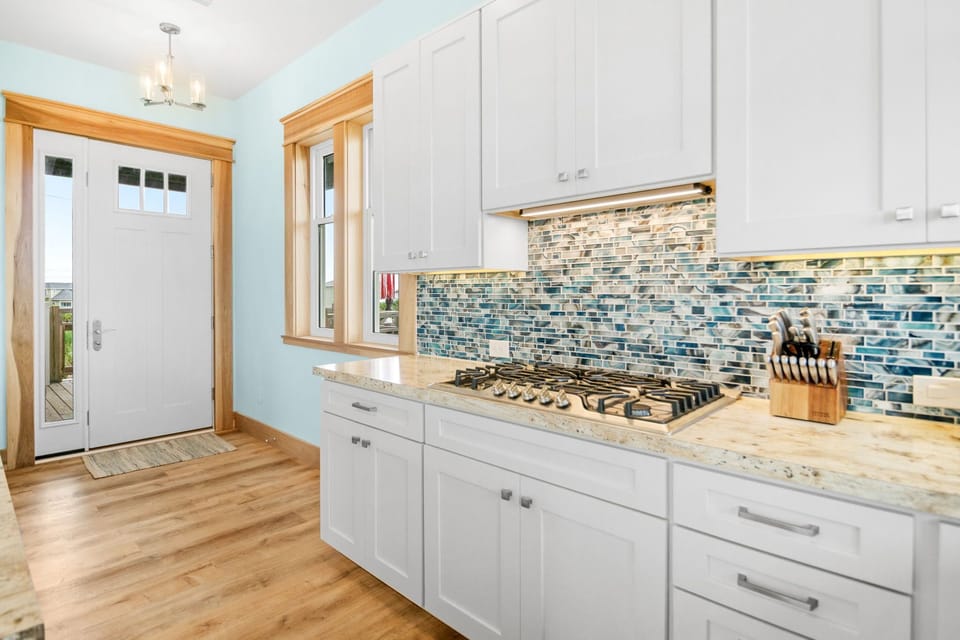 Casa de Madera Pensacola Beach - Main Floor Kitchen