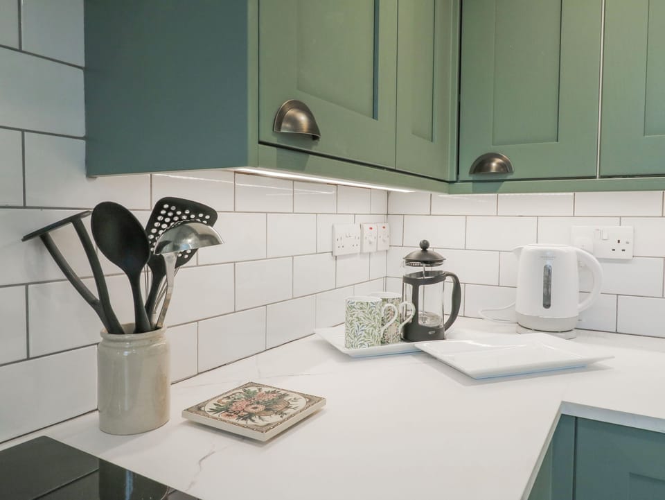 Dishwasher, cookware/dishes/utensils
