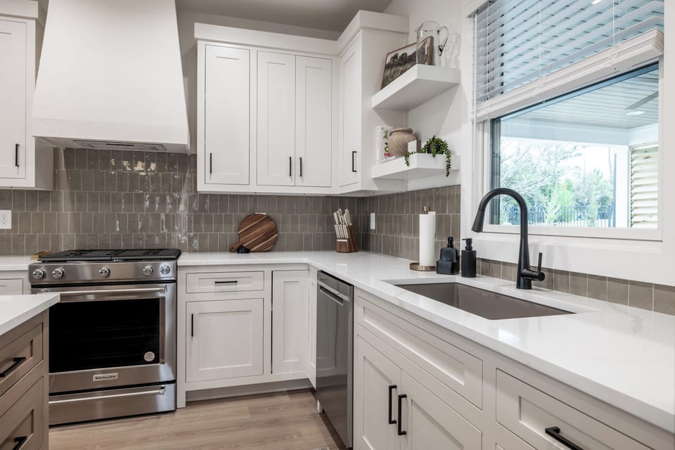 Well equipped, fully stocked, spacious kitchen with kitchenaid appliances.