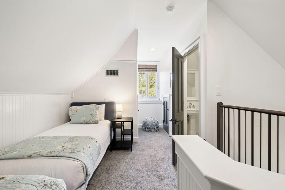 Array_122KingstonRd-94