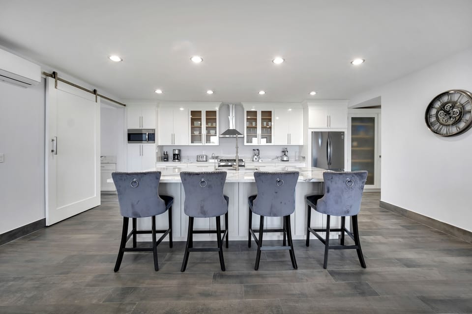 Dream Chef's kitchen, fully equipped and thoughtfully designed