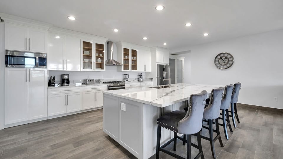 Host unforettable moments in your private chef's kitchen.