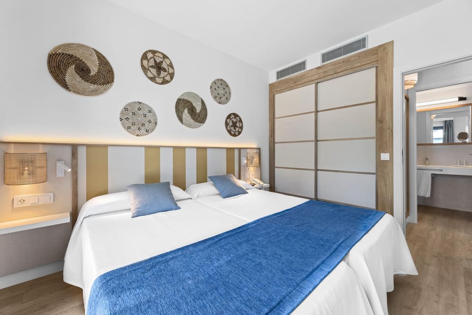 In-room safe, free cribs/infant beds, free WiFi, bed sheets