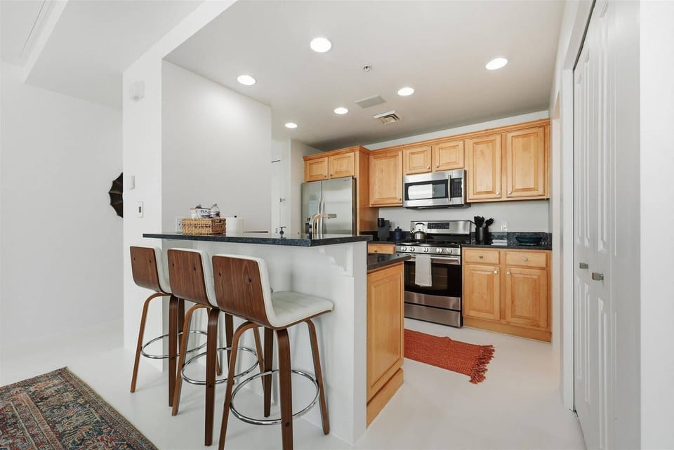 Fully equipped kitchen with bar seating for three