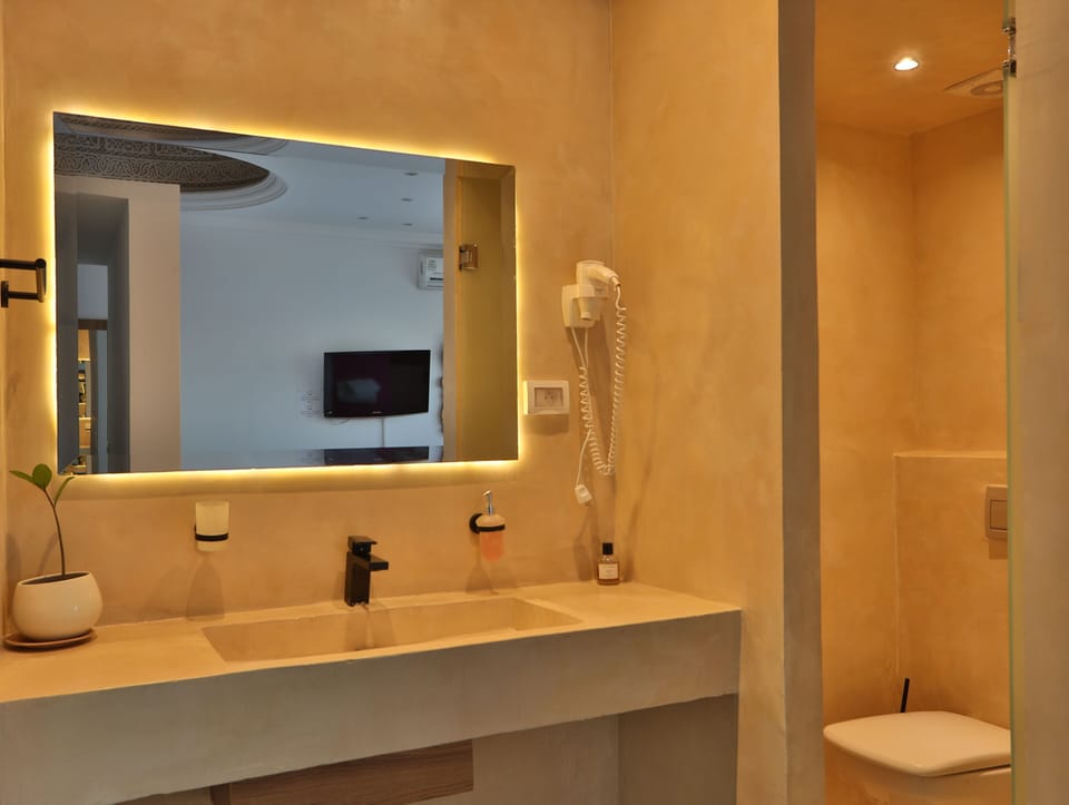 Zanoukha | Bathroom | Free toiletries, hair dryer, towels