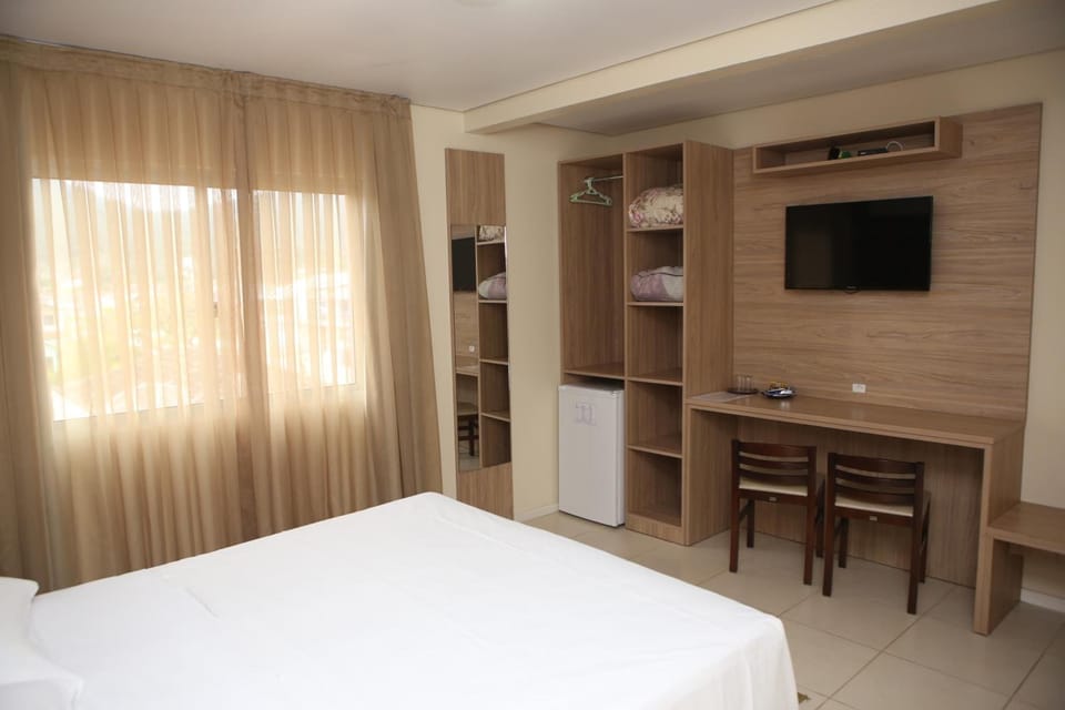 Minibar, free WiFi, bed sheets