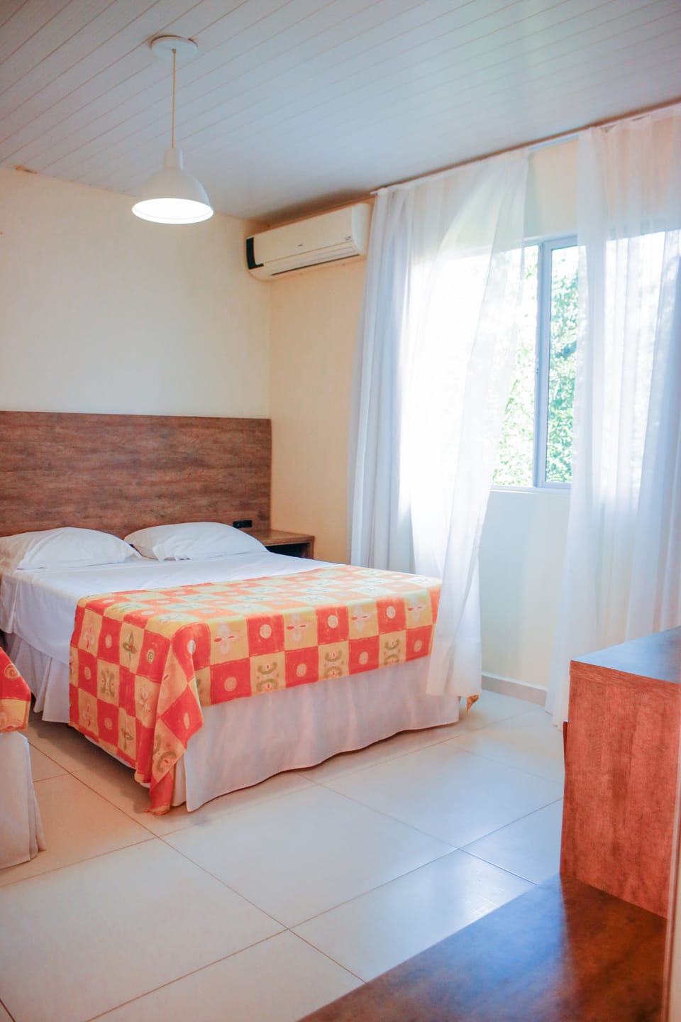 Minibar, free WiFi, bed sheets