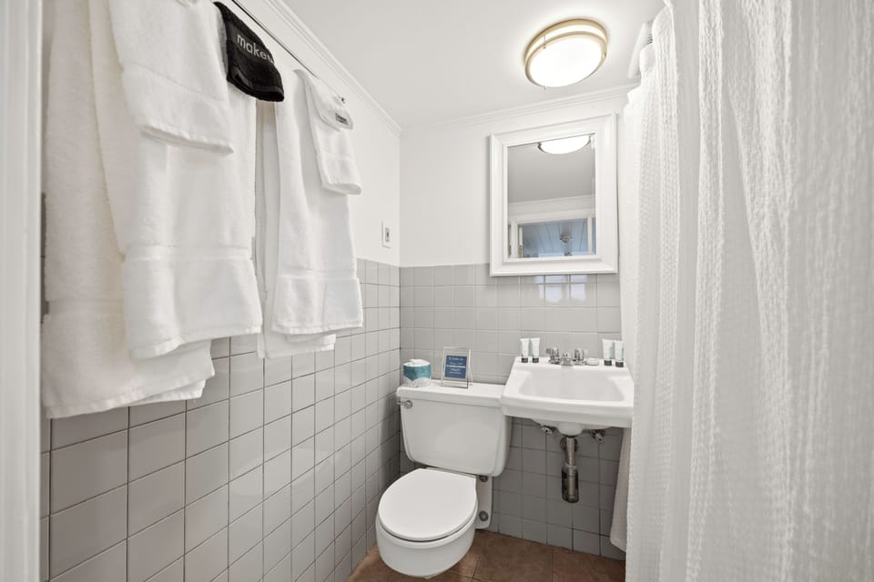 Deluxe Quadruple Room, Ocean View | Bathroom | Shower, towels, soap, shampoo