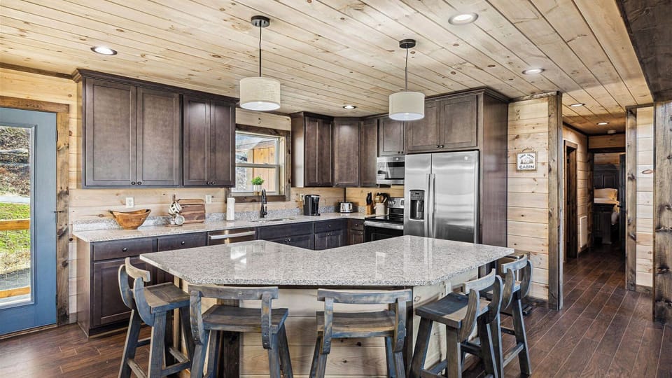 House (5 Bedrooms) | Interior